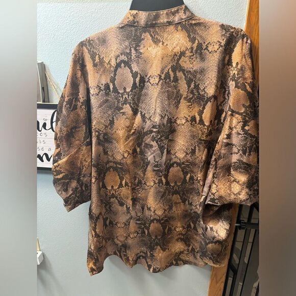 Allen B by Allen Schwartz Brown Snakeskin Button Down Blouse Size Large - Picture 7 of 10